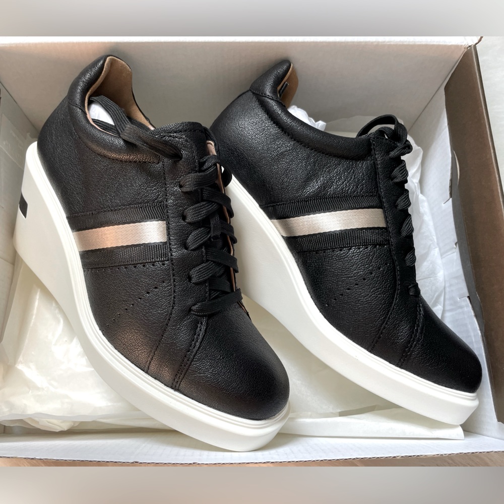 Brand new Paolo Linea leather wedge sneakers. Size 6. Never worn. Final sale.